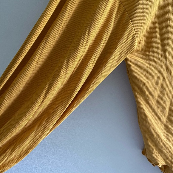 🥂HP🍾 FREE PEOPLE shimmy shake knot open back yellow long sleeve top L like new - Picture 6 of 10